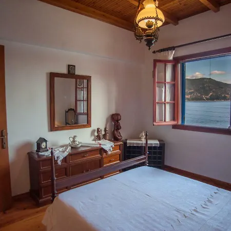 Fey's House Waterfront - Nyaraló