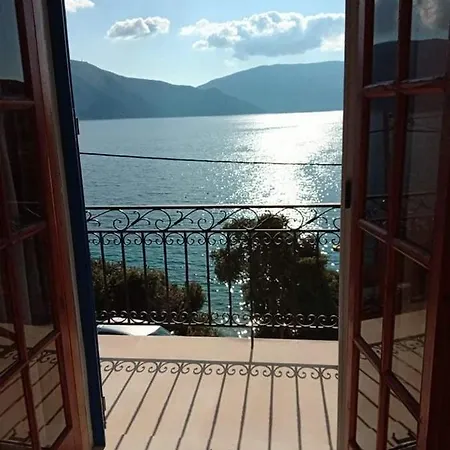 Fey's House Waterfront -