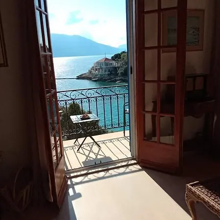 Fey's House Waterfront -